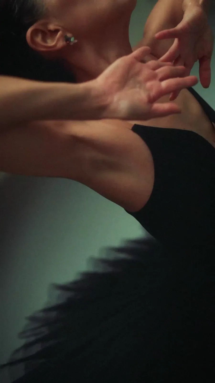 Black Swan — still 2